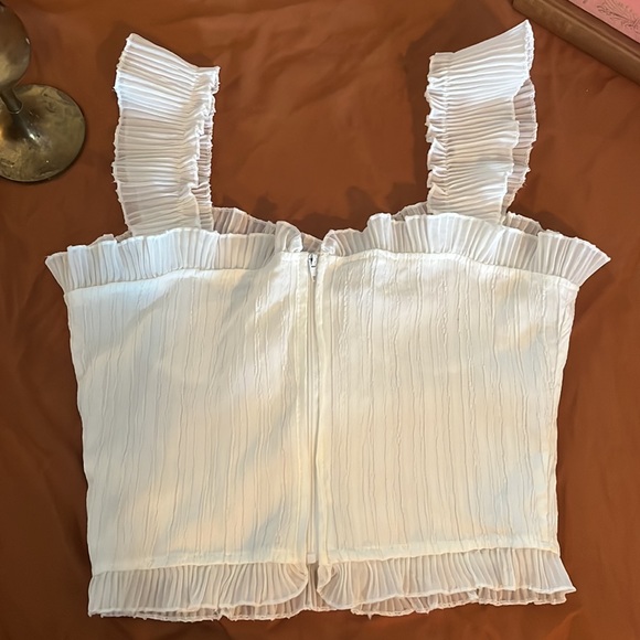 Cute white top - Picture 3 of 4